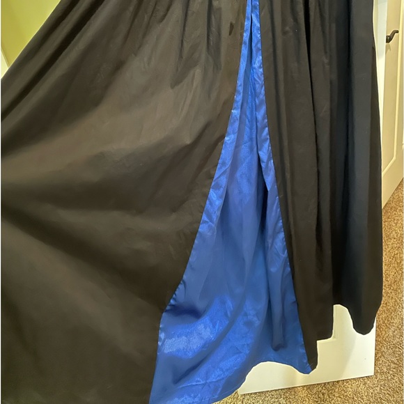 Black and blue long sleeved dress with button detail and front zipper closure. - Picture 5 of 6